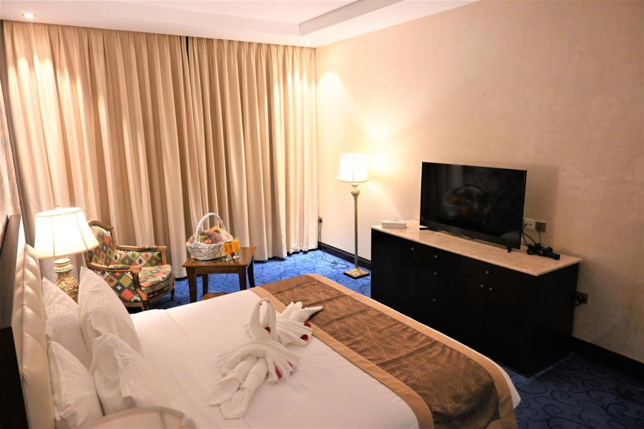 Crystal Plaza Al Majaz Hotel Sardzsa Kültér fotó